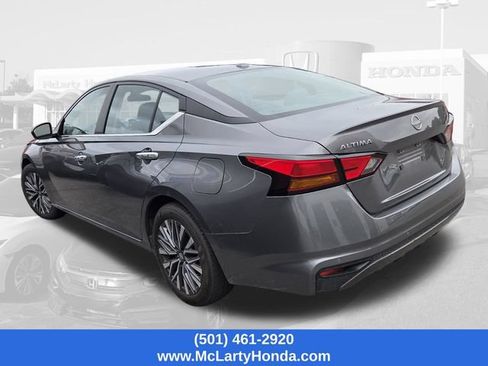 Used 2025 Nissan Altima 2.5 SV FWD image 2