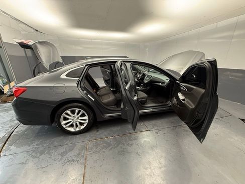 Used 2017 Chevrolet Malibu LT image 20
