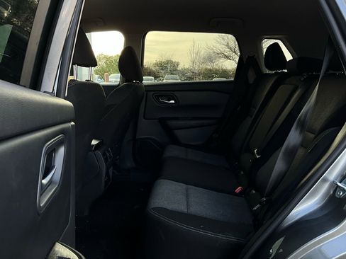 Used 2025 Nissan Rogue SV image 12