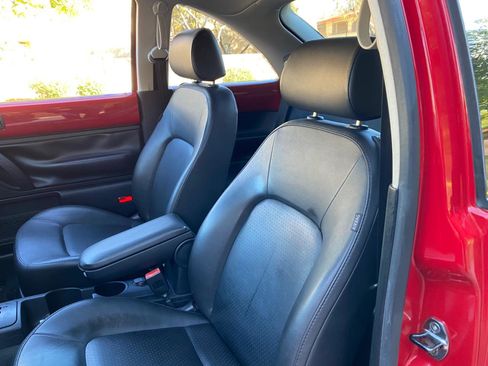 Used 2009 Volkswagen Beetle Coupe image 23