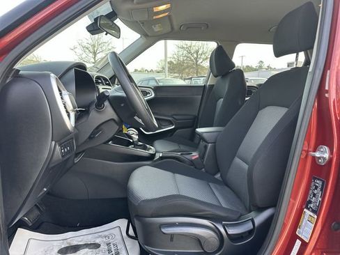 Used 2023 Kia Soul LX image 12