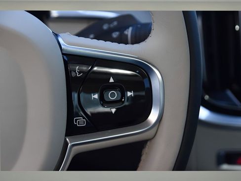 Used 2025 Volvo S60 B5 Plus image 32