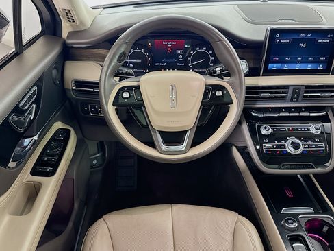 Used 2020 Lincoln Corsair Reserve w/ Appearance Package image 16