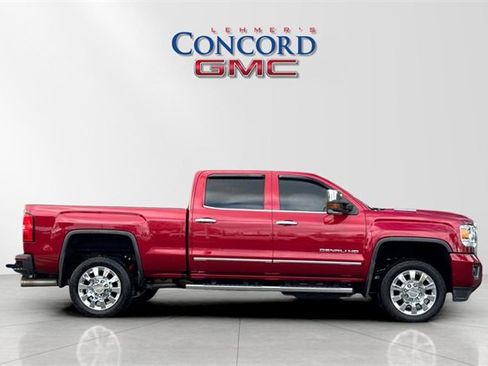 Used 2019 GMC Sierra 2500 Denali w/ Duramax Plus Package image 3