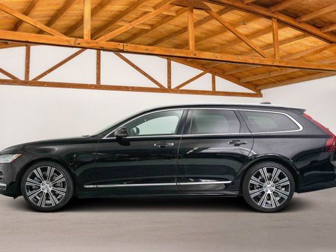 Used 2021 Volvo V90 T6 Inscription w/ Climate Package image 2