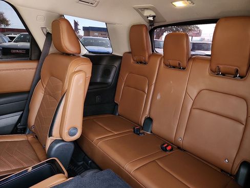 Used 2023 Nissan Pathfinder Platinum image 10