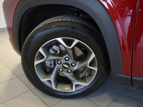 Certified 2025 Chevrolet Trax LT w/ LT Convenience Package image 28