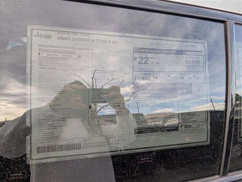 New 2025 Jeep Grand Cherokee Altitude image 17