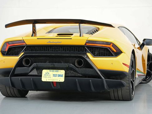 Used 2018 Lamborghini Huracan Performante image 5