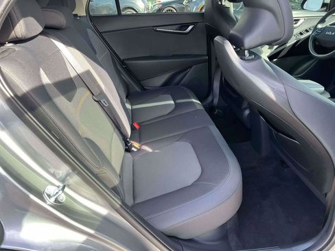 Certified 2025 Kia Niro LX image 9