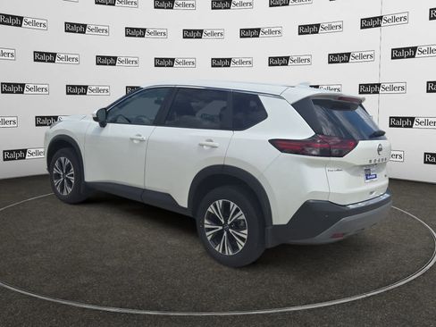 Used 2023 Nissan Rogue SV image 4
