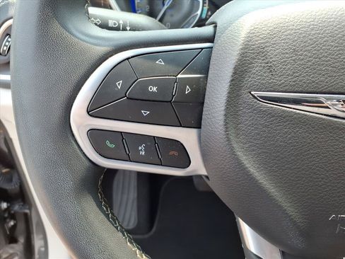 Used 2023 Chrysler Pacifica Limited FWD image 20
