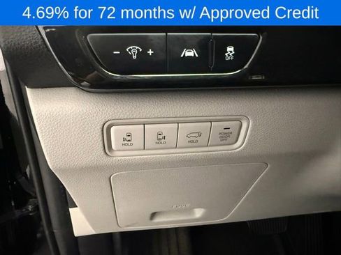 Used 2024 Kia Carnival EX image 28