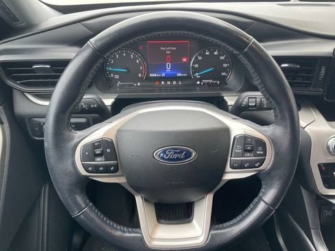 Used 2022 Ford Explorer XLT AWD/4WD image 11