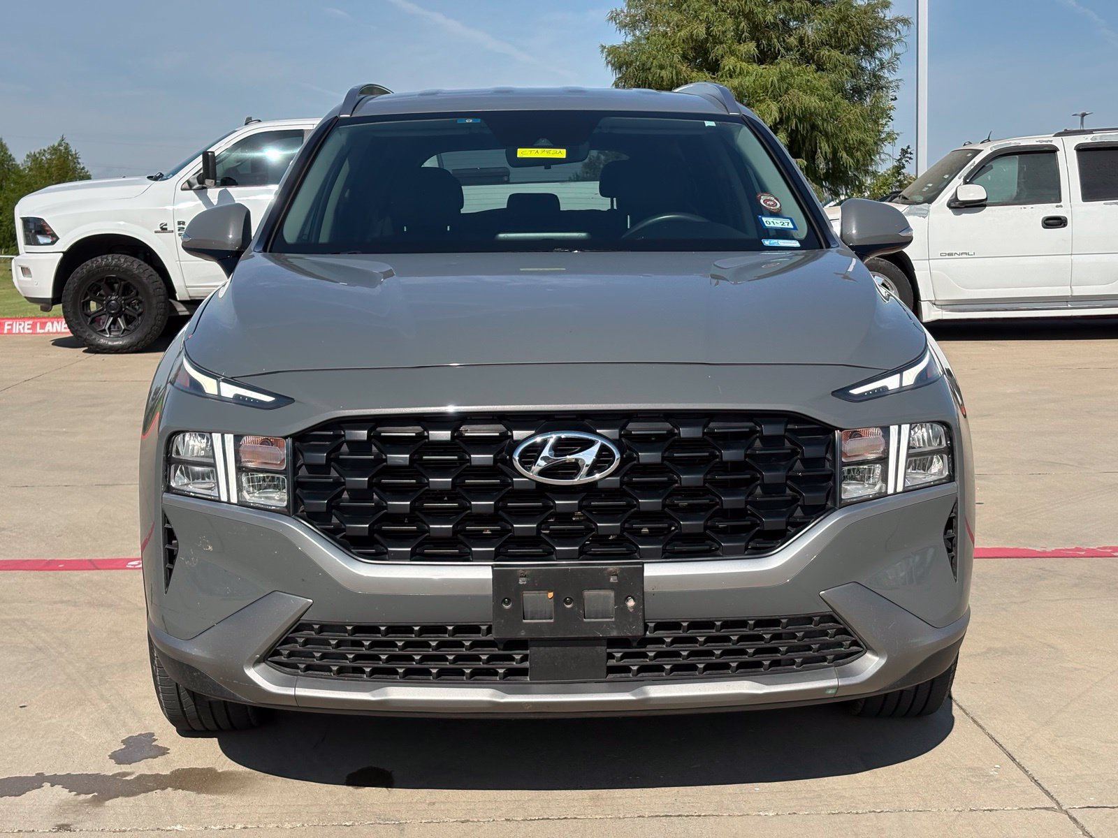 Used 2023 Hyundai Santa Fe SEL FWD image 2
