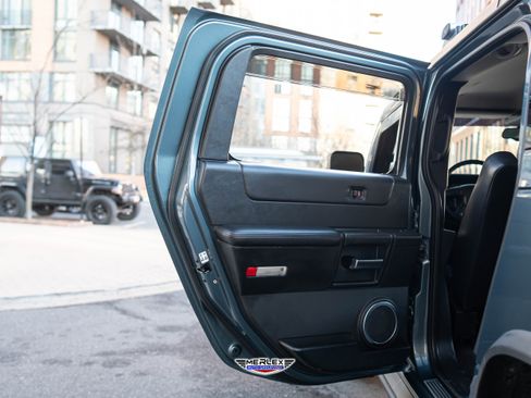 Used 2005 HUMMER H2 w/ Preferred Equipment Group image 39