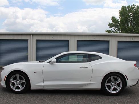 Used 2017 Chevrolet Camaro LT RWD image 8