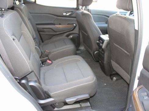 Used 2023 GMC Acadia SLE w/ Driver Convenience Package image 18