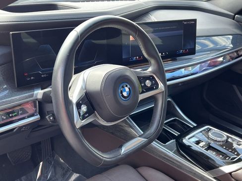 Used 2024 BMW i7 xDrive60 RWD image 17