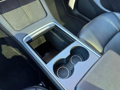 Used 2022 Tesla Model Y Performance AWD/4WD image 19