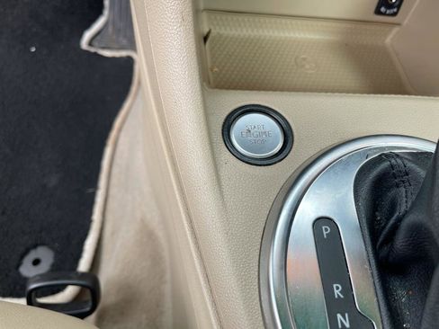 Used 2013 Volkswagen Beetle TDI image 19