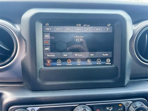 Used 2021 Jeep Wrangler Unlimited Freedom Edition image 15