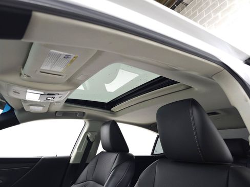 Certified 2025 Lexus ES 300h w/ Premium Package FWD image 17