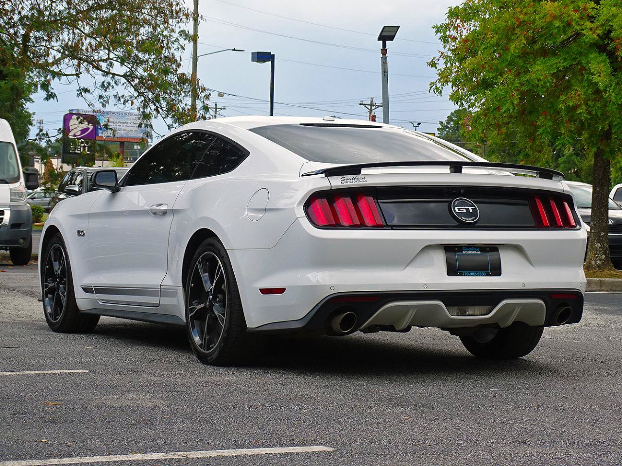 Used 2017 Ford Mustang GT Premium w/ Equipment Group 401A RWD image 12