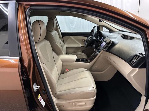 Used 2013 Toyota Venza XLE image 11