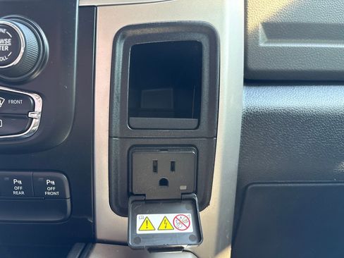 Used 2017 RAM 1500 Big Horn AWD/4WD image 23