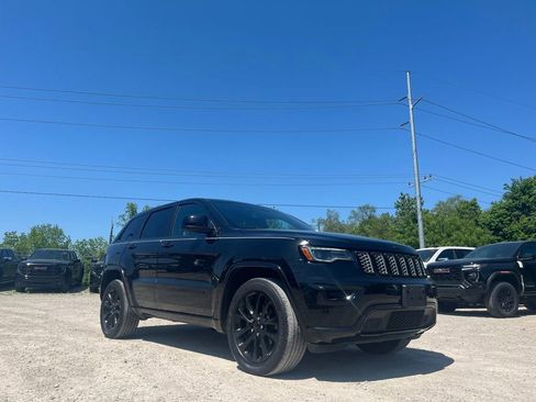 Used 2020 Jeep Grand Cherokee Altitude AWD/4WD image 5