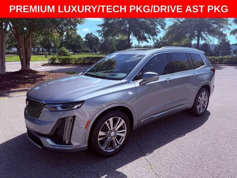 Used 2024 Cadillac XT6 Premium Luxury w/ Technology Package FWD image 3
