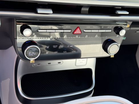 New 2026 Hyundai Ioniq 9 SEL image 24