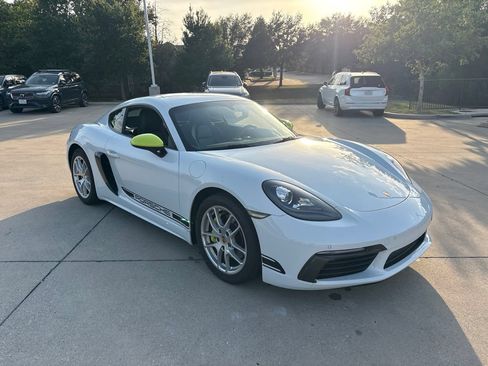 Used 2018 Porsche 718 Cayman RWD image 3