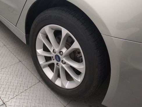 Used 2020 Ford Fusion SE FWD image 31