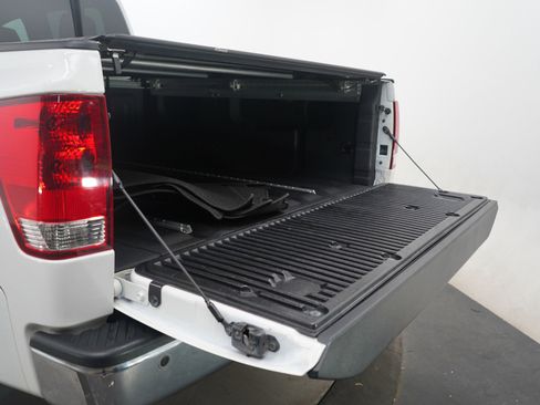 Used 2014 Nissan Titan SV w/ SV Premium Utility Package image 17