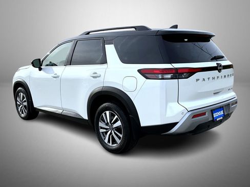 Used 2024 Nissan Pathfinder SL image 7