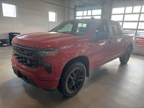 Used 2023 Chevrolet Silverado 1500 Custom image 1