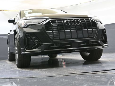 Used 2025 Audi Q3 2.0T Premium w/ Convenience Package AWD/4WD image 44