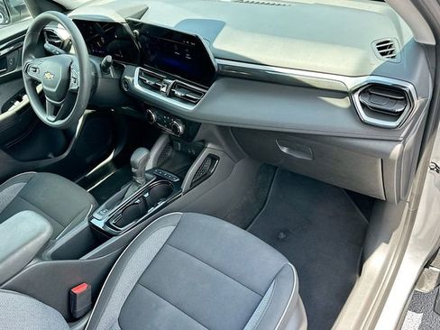 Used 2025 Chevrolet TrailBlazer LT AWD/4WD image 26