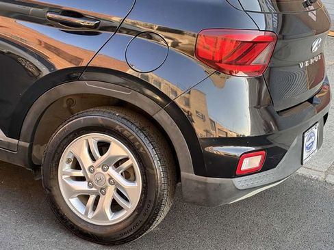 Used 2020 Hyundai Venue SEL FWD image 14