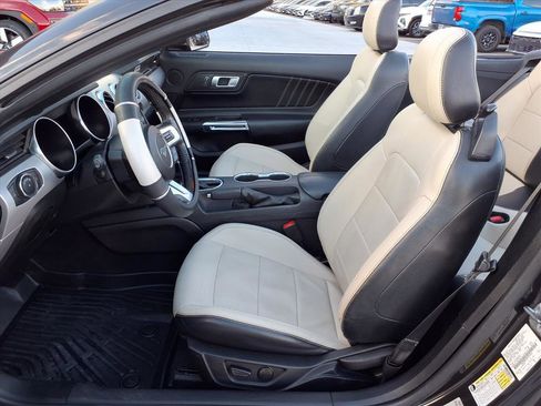 Used 2022 Ford Mustang Premium image 2