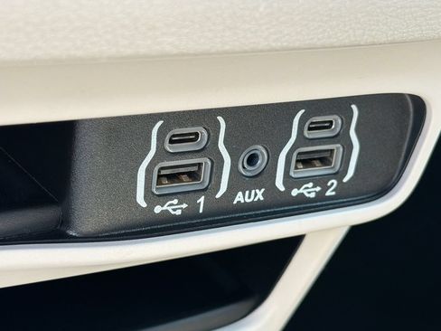 Used 2024 Chrysler Pacifica Touring-L FWD image 29