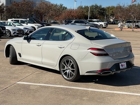 Used 2025 Genesis G70 2.5T image 7