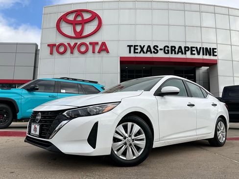 Used 2025 Nissan Sentra S image 2