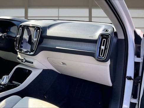 Used 2023 Volvo XC40 B5 Plus w/ Driver Assist Package AWD/4WD image 17