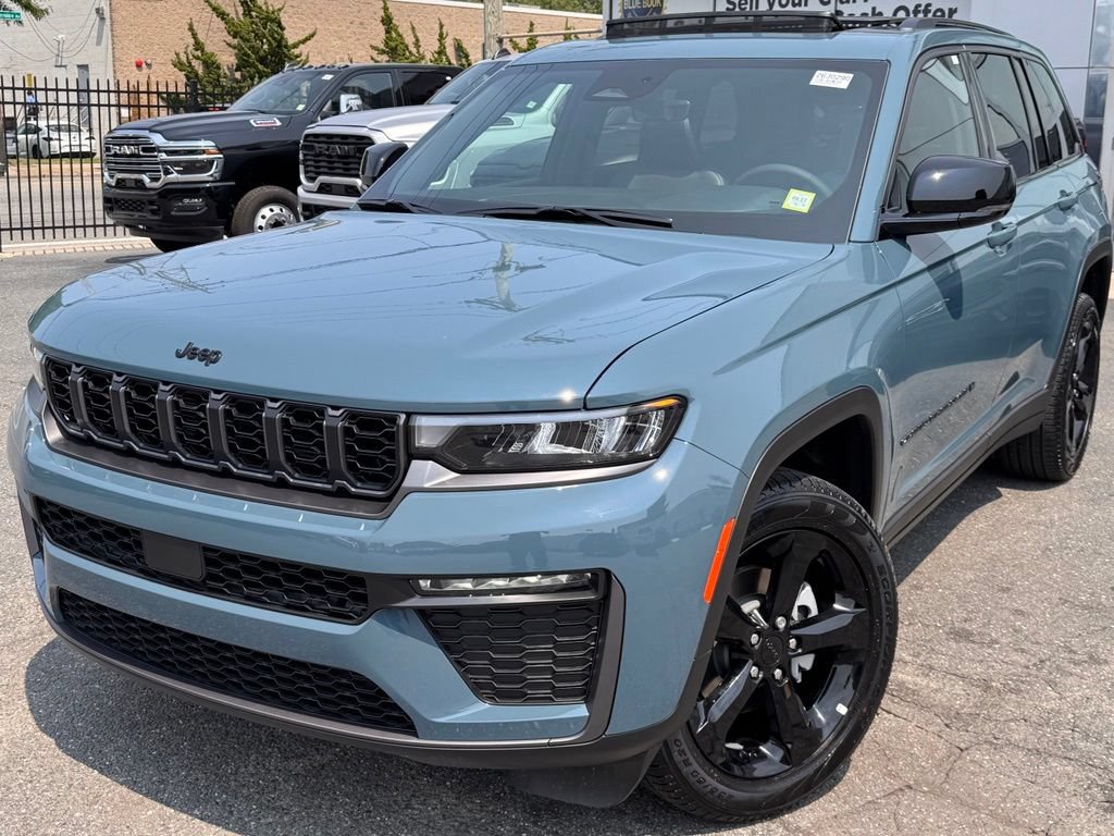 New 2026 Jeep Grand Cherokee Limited w/ Limited Altitude Package AWD/4WD image 3