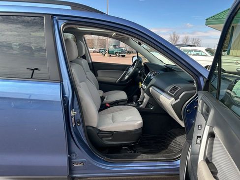 Used 2017 Subaru Forester 2.5i Premium w/ All-Weather Package image 28
