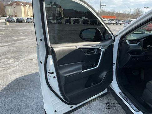 Used 2024 Toyota RAV4 LE image 9