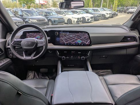 Used 2025 Chevrolet Suburban Z71 AWD/4WD image 27
